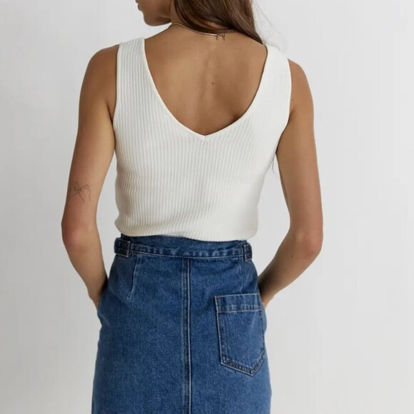 NWT Ivory Ribbed V-Neck Tank Size Small - Picture 2 of 2